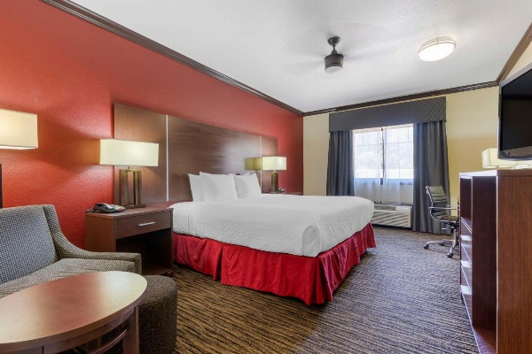 Best Western Plus Classic Inn And Suites image 1