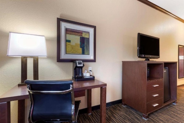 Best Western Plus Classic Inn And Suites image 16