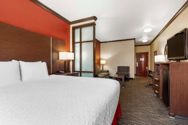 Best Western Plus Classic Inn And Suites image 21